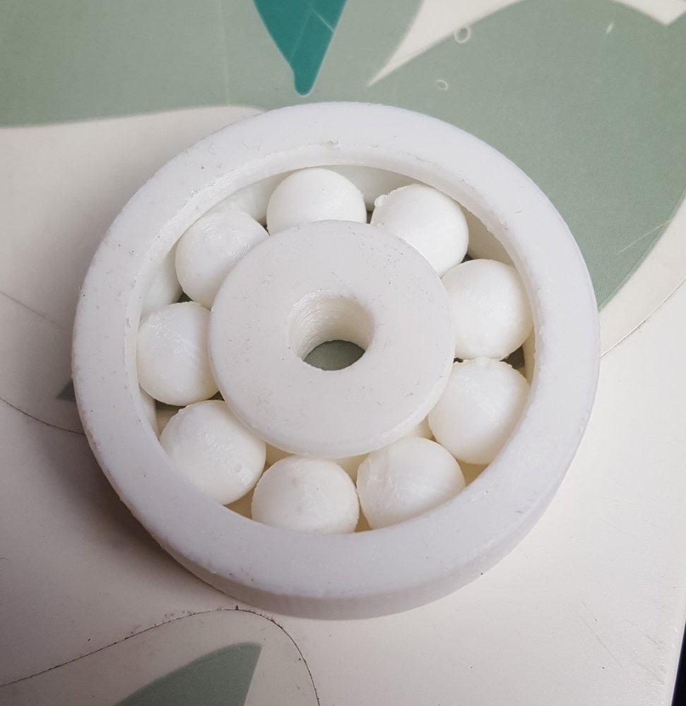20160908_125248.jpg (202.67 Kio) Consulté 4238 fois Et là c'est un roulement à billes qui est dispo sur thingiverse !