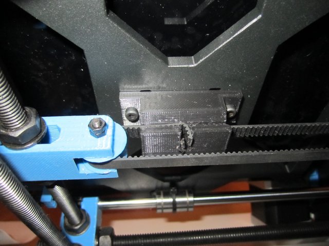 IMG_4257.JPG (351.48 Kio) Consulté 12824 fois support courroie Y