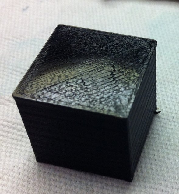 photo3.JPG (383.08 Kio) Consulté 30304 fois La base du cube, un peu basse mais bien accrochée